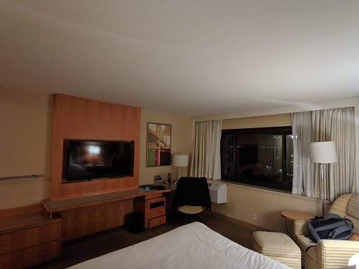 Airport Hotel «Hilton San Francisco Airport Bayfront», reviews and photos, 600 Airport Blvd, Burlingame, CA 94010, USA