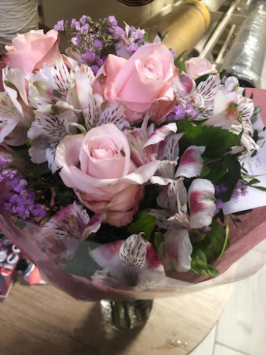 Kwiaciarnie Wrzos Białe Błota. Dostarczanie Kwiatów. Bukiety Ślubne. Wieńce. Kwiaty Sztuczne. Dekoracje Sal.