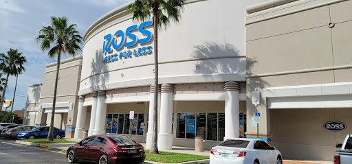 Clothing Store «Ross Dress for Less», reviews and photos, 921 E Commercial Blvd, Oakland Park, FL 33334, USA