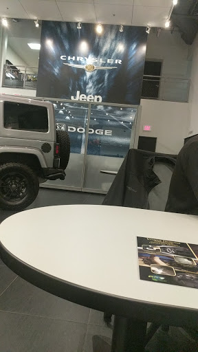 Car Dealer «Larry Roesch Chrysler Jeep Dodge RAM», reviews and photos, 200 W Grand Ave, Elmhurst, IL 60126, USA