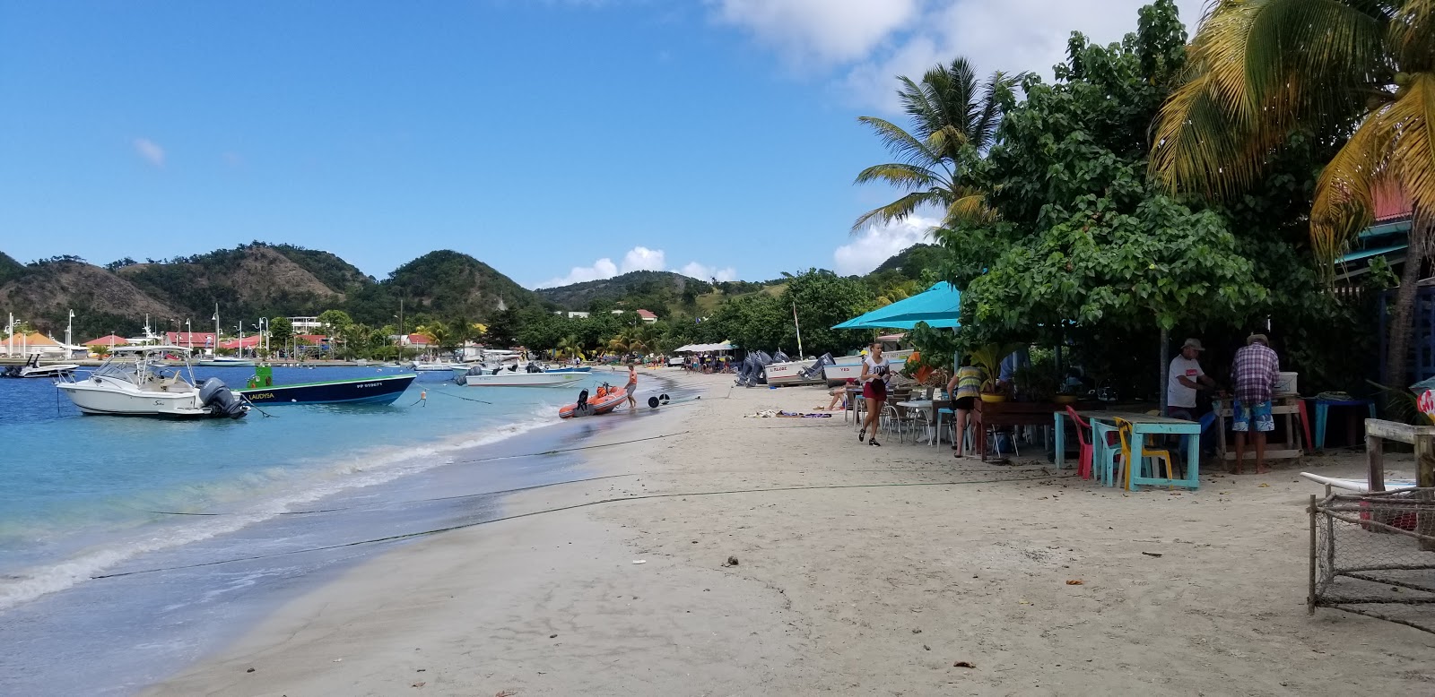 Foto di Plage des bebes con una superficie del sabbia fine e luminosa