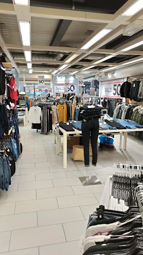 Rezensionen über Jeans Shop - Mercato Cattori in Locarno - Bekleidungsgeschäft