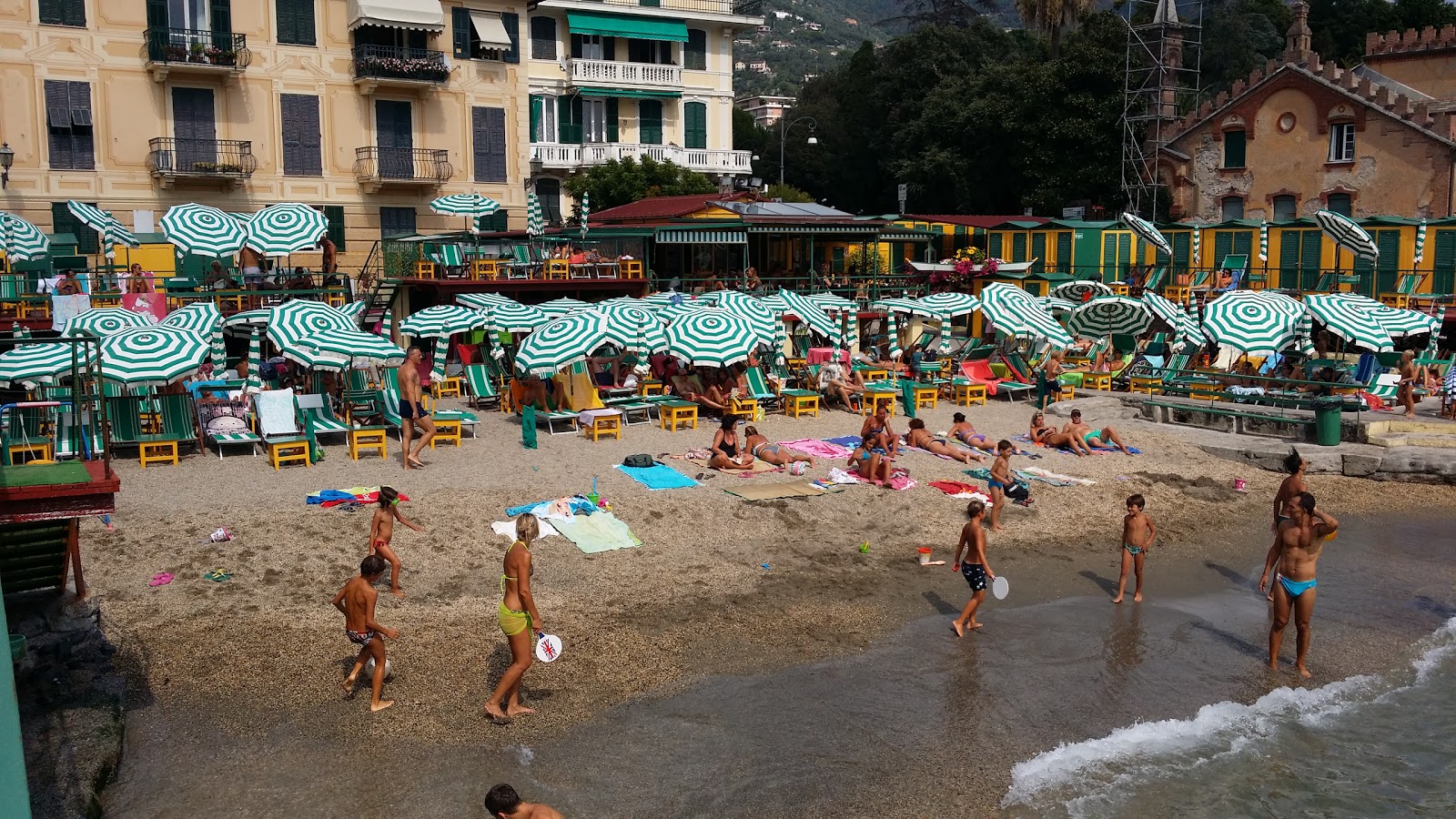 Fotografie cu Spiaggia Rapallo cu o suprafață de apa albastra