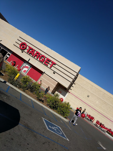 Target, 950 E 33rd St, Signal Hill, CA 90755, USA, 