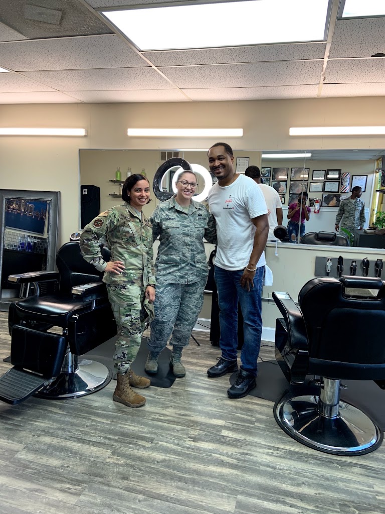 Joels Barber Salon 32937