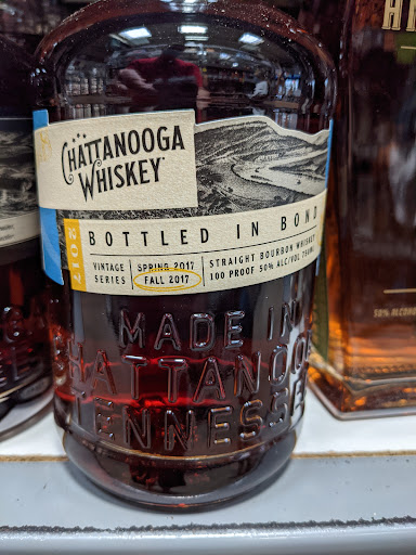 Liquor Store «Kenwood Liquors - Homer Glen», reviews and photos, 12037 W 159th St, Homer Glen, IL 60491, USA