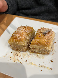 Baklava du Restaurant grec Karavaki au Jardin de Luxembourg à Paris - n°6