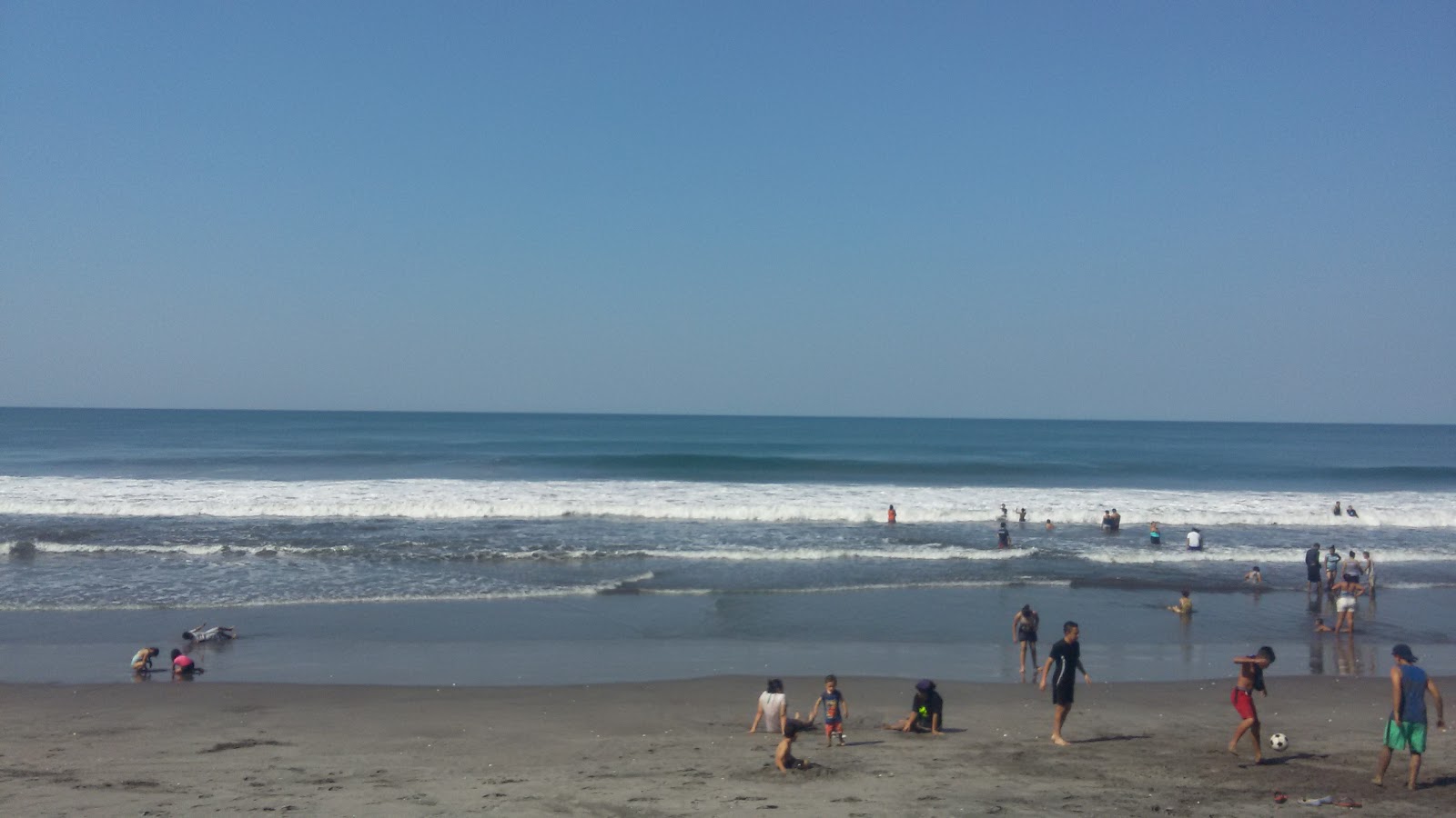 Zunganera beach'in fotoğrafı - rahatlamayı sevenler arasında popüler bir yer