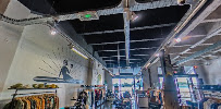 Intérieur du Restaurant Deus Ex Machina Bordeaux - The Hangar of Tenacity - n°13