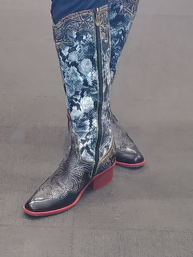 Shoe Store «DSW Designer Shoe Warehouse», reviews and photos, 2515 W 75th St, Naperville, IL 60540, USA