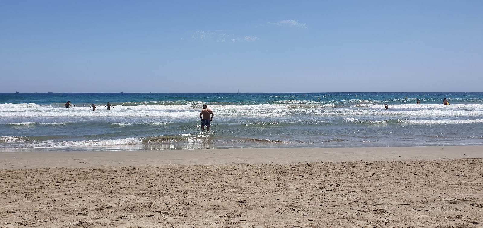 Φωτογραφία του Playa de La Pineda με επίπεδο καθαριότητας πολύ καθαρό