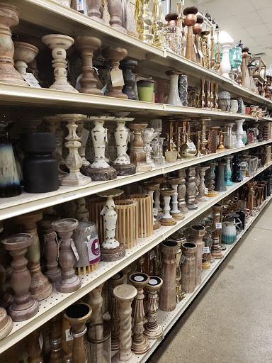 Home Goods Store «At Home», reviews and photos, 1325 N Meacham Rd, Schaumburg, IL 60173, USA