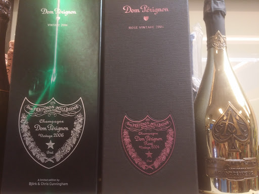 Liquor Store «QueenCity Wine&Spirits - Lottery - Soda - Snacks - Craft Beer-», reviews and photos, 113 E 5th St, Cincinnati, OH 45202, USA