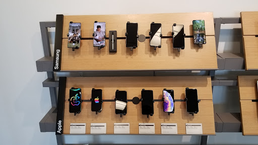 Cell Phone Store «Verizon», reviews and photos, 1335 Lake Woodlands Dr A, The Woodlands, TX 77380, USA