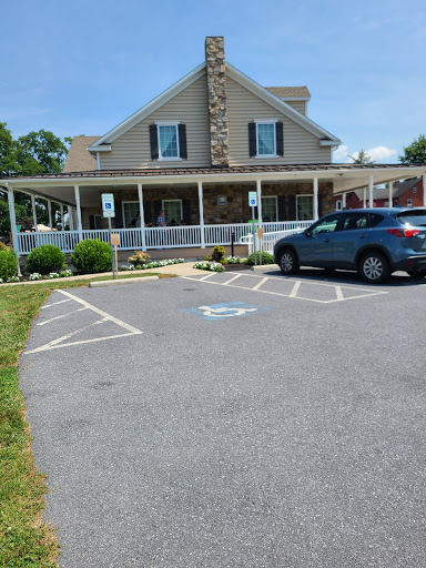 Ice Cream Shop «Fox Meadows Creamery», reviews and photos, 2475 W Main St, Ephrata, PA 17522, USA