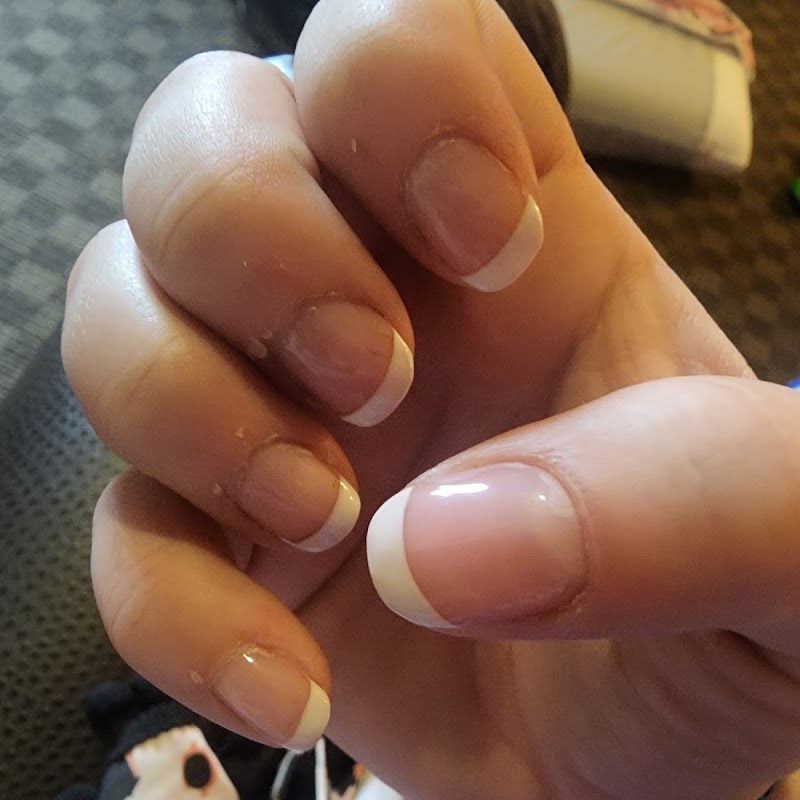 Unique Nails & Tan
