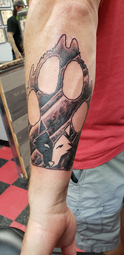 Tattoo Shop «A1 Tattoo Co», reviews and photos, 6805 N Oak Trafficway, Gladstone, MO 64118, USA