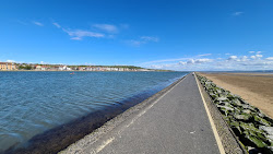 West kirby beach'in fotoğrafı geniş bir kıyı şeridi ile birlikte