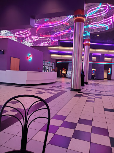 Movie Theater «Regal Cinemas Round Lake Beach 18», reviews and photos, 550 E Rollins Rd, Round Lake Beach, IL 60073, USA