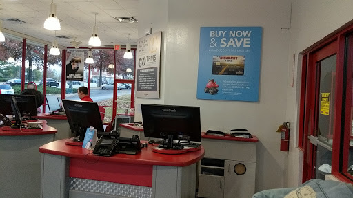 Tire Shop «Discount Tire Store - Kennesaw, GA», reviews and photos, 2930 George Busbee Pkwy NW, Kennesaw, GA 30144, USA