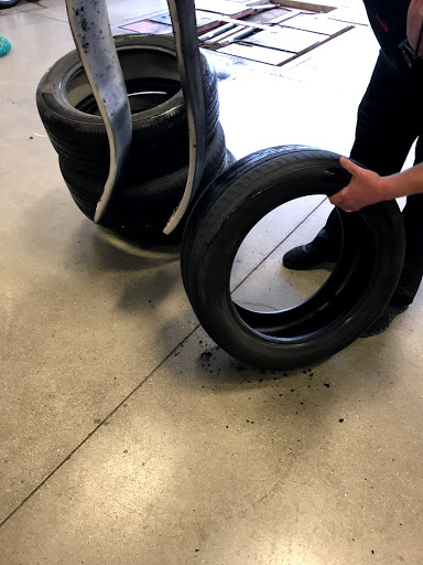 Tire Shop «Discount Tire Store - Hamilton, OH», reviews and photos, 2862 Princeton Rd, Hamilton, OH 45011, USA