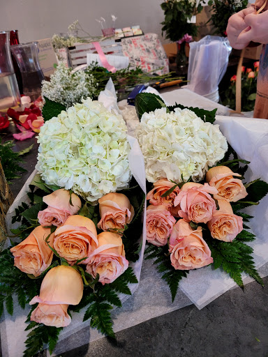 Florist «Roses Just Because/Hub Florist Of Lutz», reviews and photos, 18721 N Dale Mabry Hwy, Lutz, FL 33548, USA