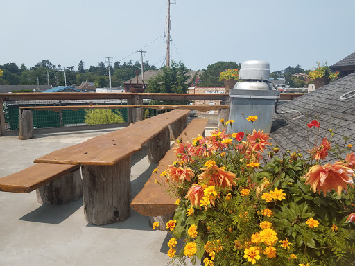 Bar & Grill «Snug Harbor Bar and Grill», reviews and photos, 5001 SW Hwy 101, Lincoln City, OR 97367, USA