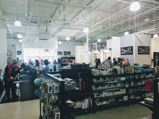 Department Store «Saks OFF 5TH», reviews and photos, 3310 Livermore Outlets Dr, Livermore, CA 94551, USA