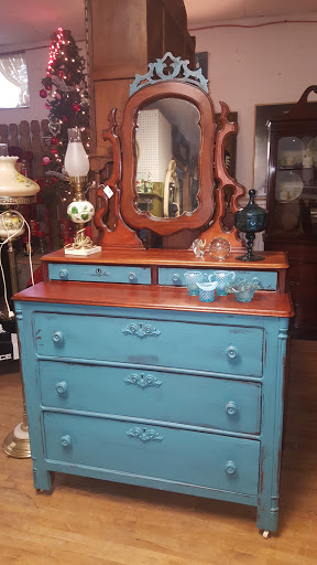 Antique Furniture Store «Useful Things Antiques & Collectibles Store», reviews and photos, 11 Crenshaw Ln, Coxs Creek, KY 40013, USA