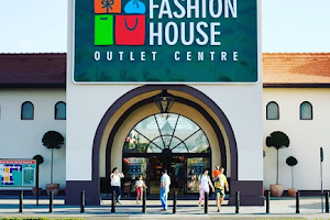 FASHION HOUSE Outlet Centre Militari image