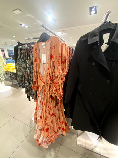 Clothing Store «H&M», reviews and photos, 2604 NE University Village St, Seattle, WA 98105, USA