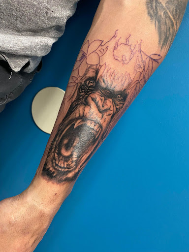 Explore daisy tattoo ideas, creative tattoo ideas in Westland, available at Premier Tattoo Company Westland