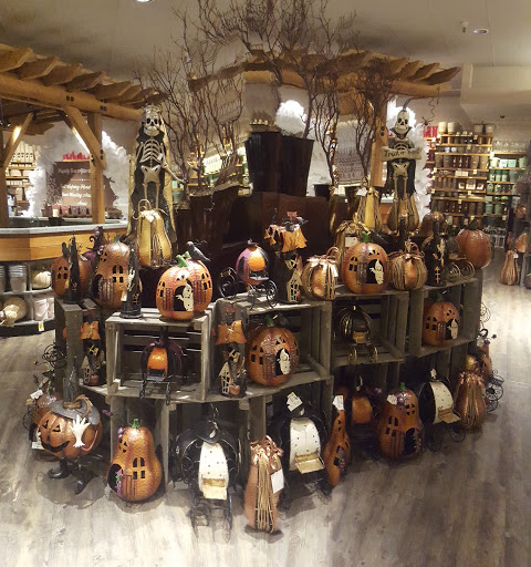 Shopping Mall «Vacaville Commons Shopping Center», reviews and photos, 2098 Harbison Dr, Vacaville, CA 95687, USA