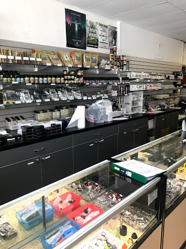 Tobacco Shop «Mad Vapor, The Electonic-Cig. and Hookah Store in Palmetto and Ellenton area.», reviews and photos, 3715 US-301, Ellenton, FL 34222, USA