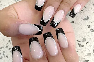 Linh's Nails image