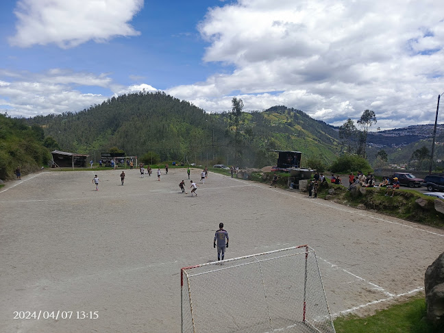 Opiniones de Liga Barrial Mirador de Bolaños en Quito - Campo de fútbol
