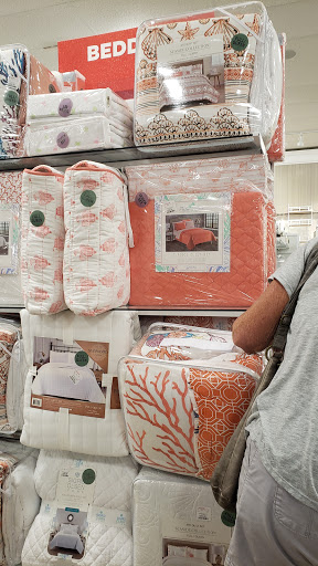 Home Goods Store «HomeGoods», reviews and photos, 7937 113th St, Seminole, FL 33772, USA