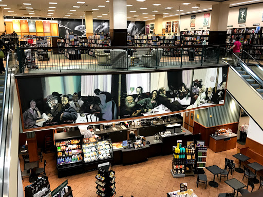 Book Store «Barnes and Noble», reviews and photos, 2500 N Mayfair Rd, Milwaukee, WI 53226, USA