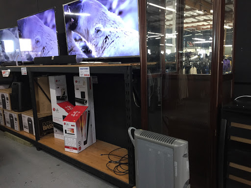 Outlet Store «Shop Heroic Wholesale Outlet», reviews and photos, 9744 Dino Dr, Elk Grove, CA 95624, USA