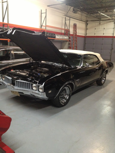 Tire Shop «Suburban Tire Auto Repair Center», reviews and photos, 755 North Ave, Glendale Heights, IL 60139, USA