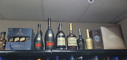 Liquor Store «Decatur Wine & Spirits», reviews and photos, 1789 Lawrenceville Hwy, Decatur, GA 30033, USA