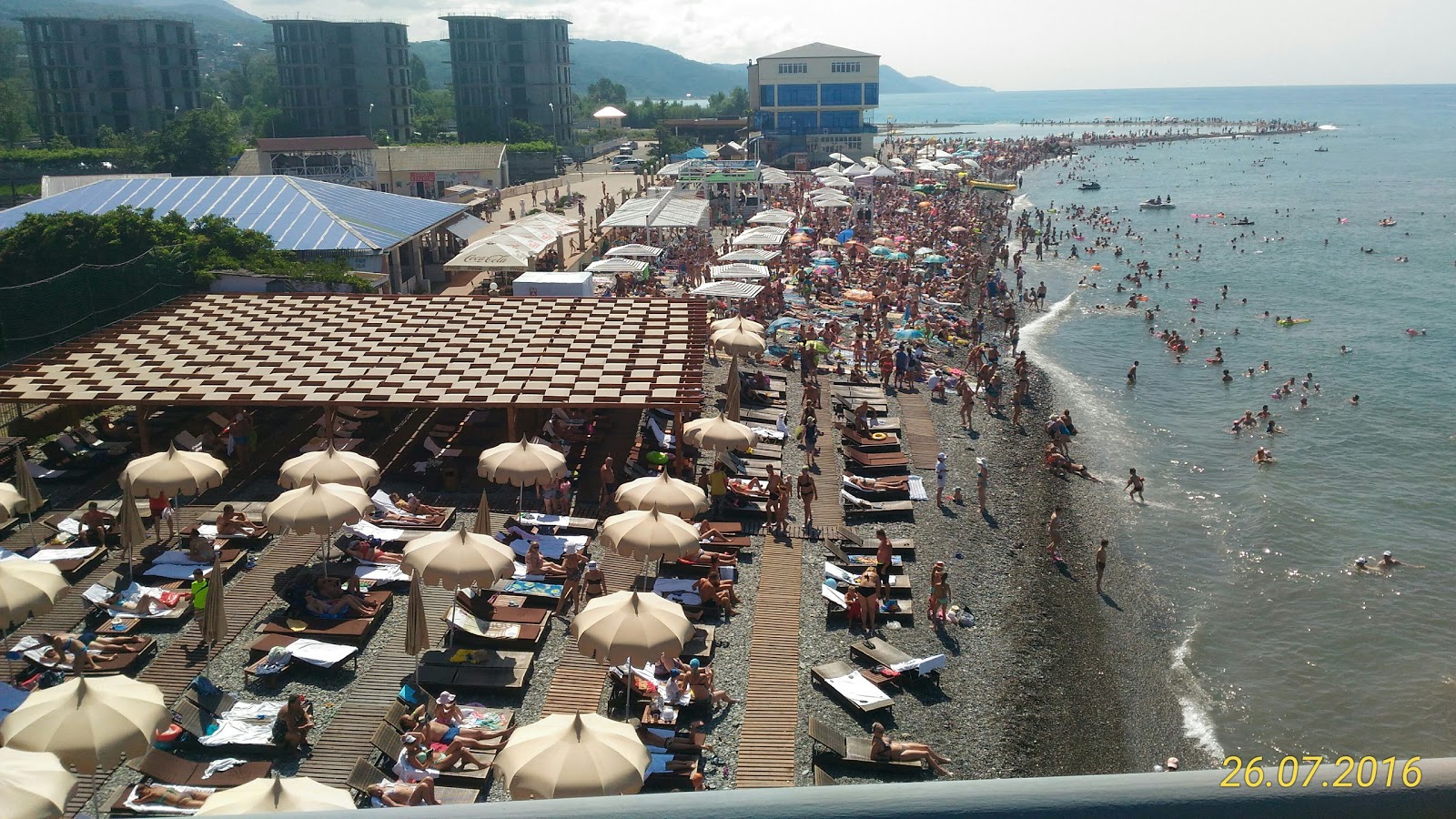 Foto di Lazarevskoe beach con costa lunga e dritta