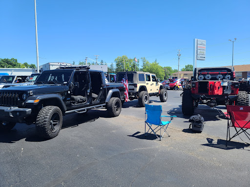 Car Dealer «Bill Gaddis Chrysler-Dodge-Jeep-Ram», reviews and photos, 1717 Wheeling Ave, Muncie, IN 47303, USA