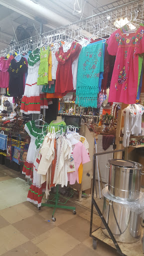 Flea Market «Fox Valley Flea Market», reviews and photos, 840 N State St, Elgin, IL 60123, USA