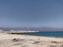 Foto von Al Akamiyah Beach und die siedlung