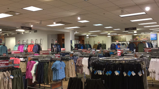 Sportswear Store «Columbia Sportswear Outlet», reviews and photos, 3 Monroe Pkwy, Lake Oswego, OR 97035, USA