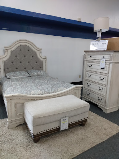 Furniture Store «FAMSA Furniture», reviews and photos, 425 W Jefferson Blvd, Dallas, TX 75208, USA