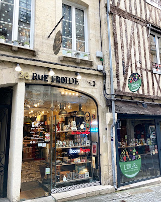 26 Rue Froide à Caen