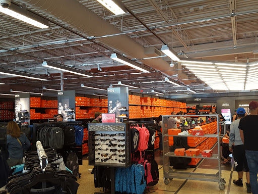 Clothing Store «Nike Factory Store», reviews and photos, 11211 120th Ave #80, Pleasant Prairie, WI 53158, USA