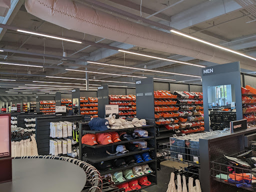 Sporting Goods Store «Nike Clearance Store», reviews and photos, 1275 Marina Blvd, San Leandro, CA 94577, USA